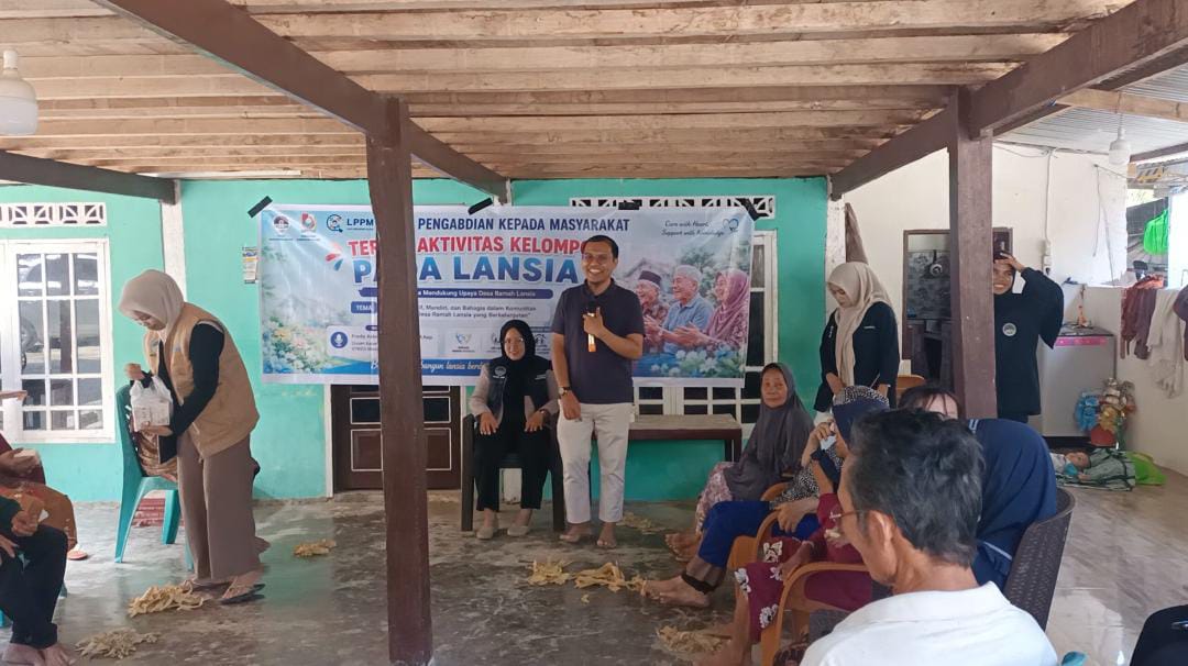 Mahasiswa Profesi Ners Gelar TAK Lansia, Dorong Terwujudnya Desa Onang Ramah Lansia